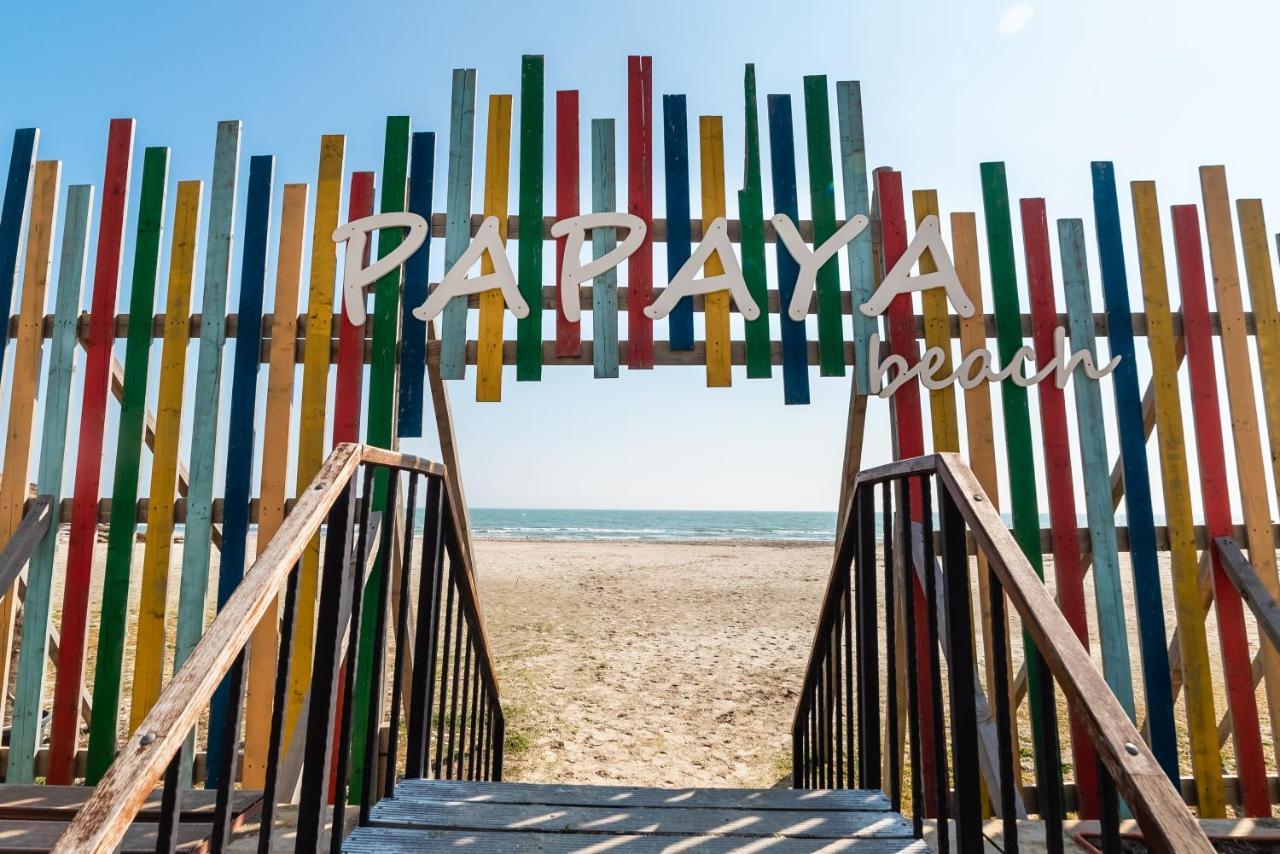 Summer Waves Mamaia Nord Năvodari Exterior foto